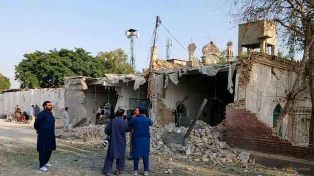 Suicide attack on mosque in Pakistan kills at least 16, including police officers