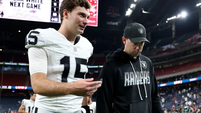 Klint Kubiak refuses to name Raiders' starting quarterback ahead of season opener