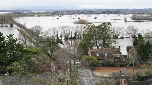 Major incident declared in Somerset as flooding devastates homes