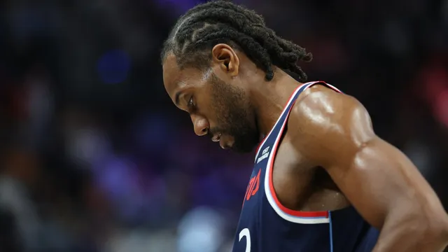 Kawhi Leonard faces another injury setback during game against Kings