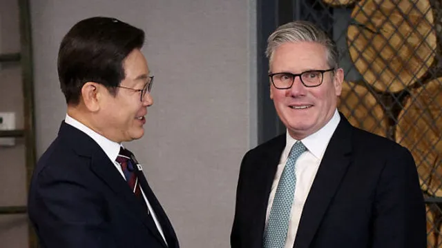 Keir Starmer mistakenly shakes hands with interpreter instead of South Korea's president