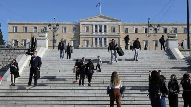 Greece proposes new law to strengthen debtor protections and increase oversight of debt servicers