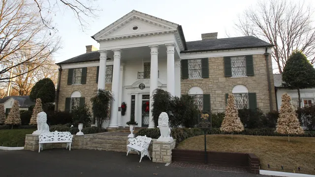 Woman Arrested for Trying to Sell Elvis's Graceland
