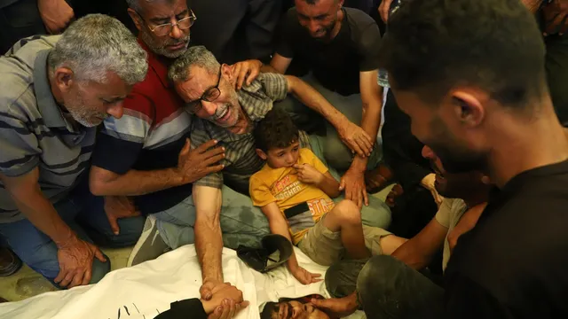Israeli fire kills 17 Palestinians near Gaza aid sites