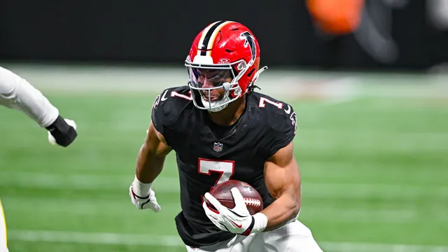 Bijan Robinson sets unprecedented yards record before 24 years old