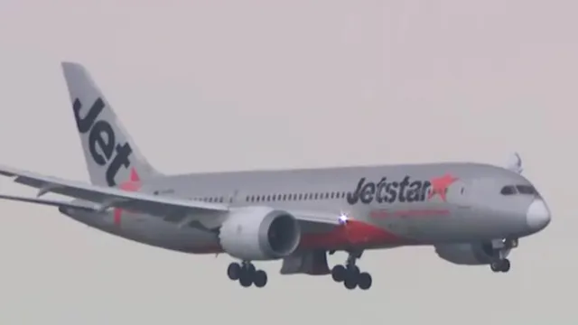 Jetstar flight JQ27 makes emergency landing due to mechanical failure