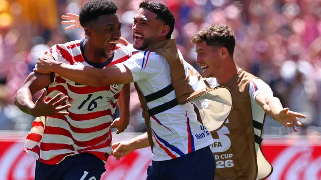 USMNT clinches Group D after victory over Australia