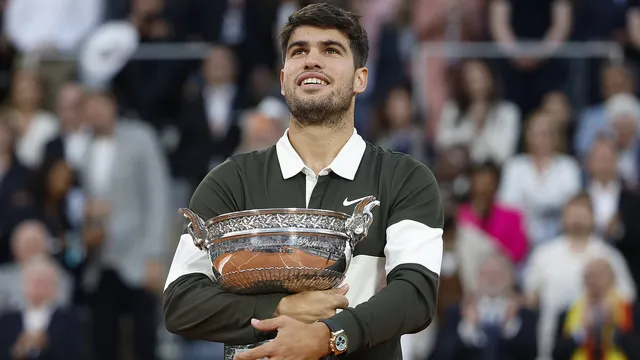 Jannik Sinner battles Carlos Alcaraz for French Open title