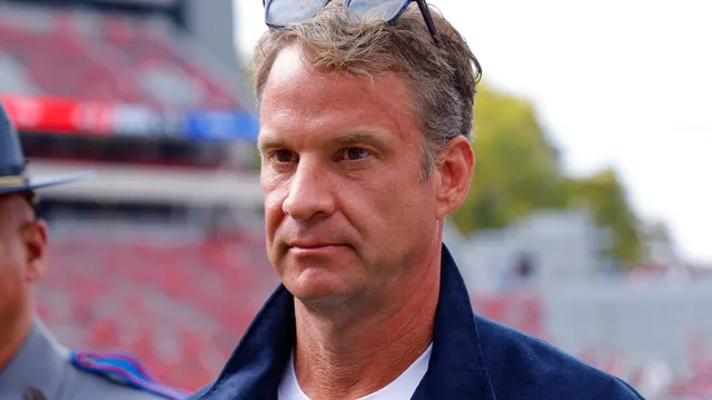 Recruits flee Ole Miss after Lane Kiffin's departure