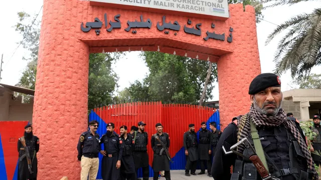 Over 100 inmates escape from Karachi prison during earthquake evacuation