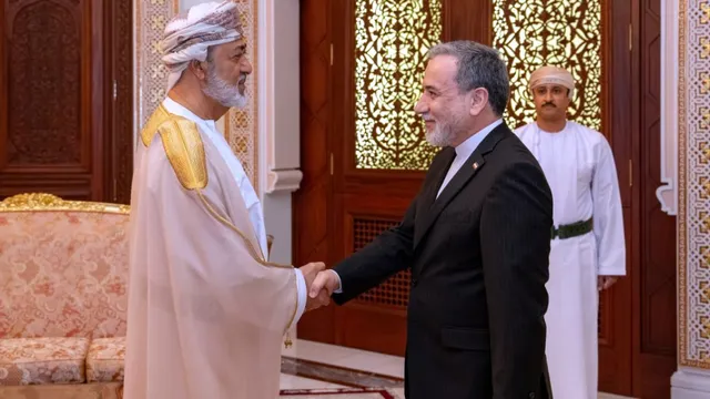 Iran denies talks while foreign minister visits Pakistan for coordination