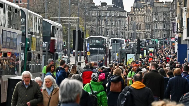 Edinburgh trams introduce tap-on, tap-off payment system