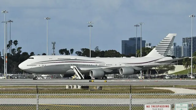 Qatar PM defends luxury jet gift amid bribery accusations