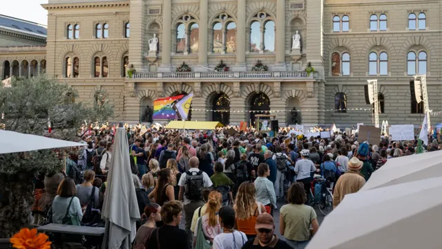 Thousands gather in Bern, Switzerland, to demand climate action
