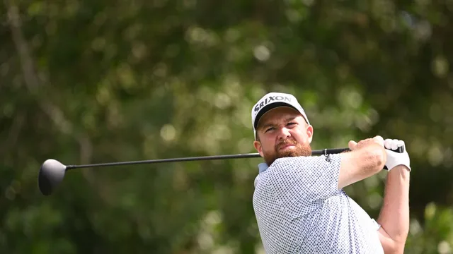 Shane Lowry loses title after final hole blunder in Dubai