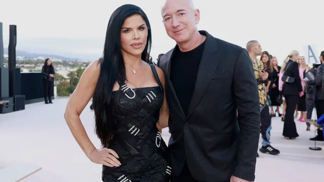 Jeff Bezos praises Lauren Sanchez’s children’s book with five-star review