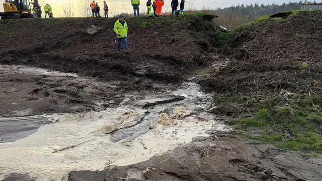 Flash floods devastate Seattle area after levee breaches