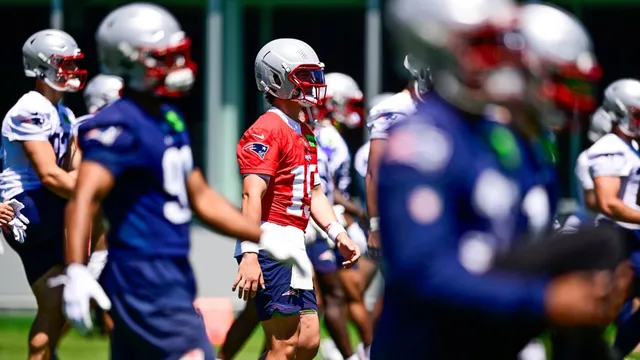 Rookie QB Behren Morton takes on unusual role in Patriots training camp
