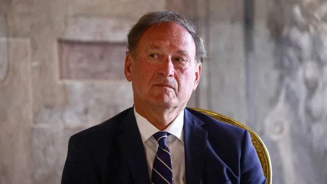 Justice Samuel Alito confirms he will not retire this term