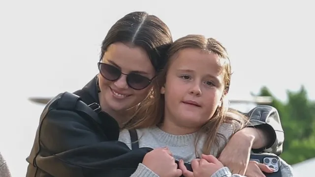 Selena Gomez enjoys Black Friday shopping with sister Gracie Teefey