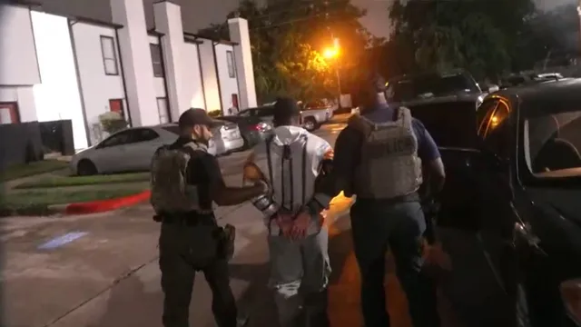 ICE detains 422 undocumented migrants in Houston sweep