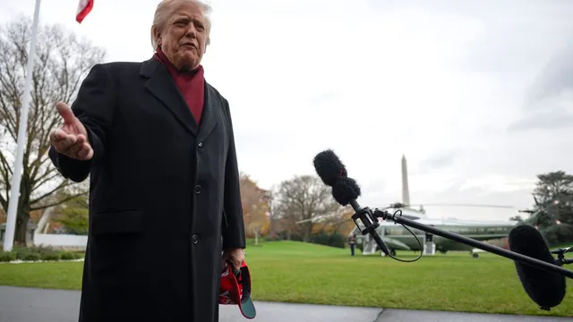 Trump labels Democrats traitors for urging military defiance