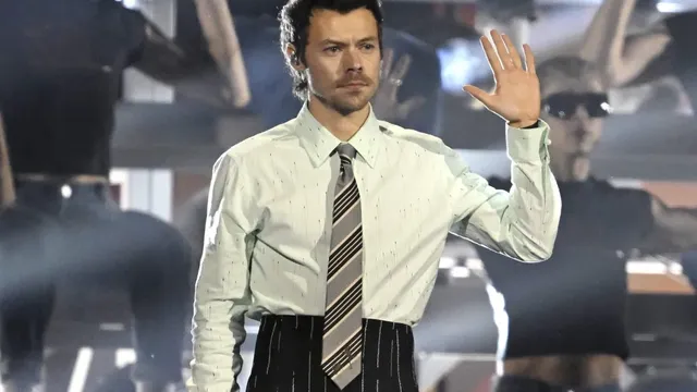 Harry Styles debuts unreleased song for late One Direction bandmate Liam Payne at New York concert