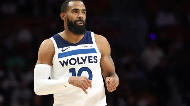 Chicago Bulls part ways with Jevon Carter to acquire Dario Saric