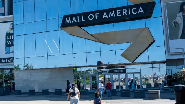 FBI arrests Minnesota teenager Sheikhdoon Abdullahi Mohamud for plotting ISIS attack on Mall of America
