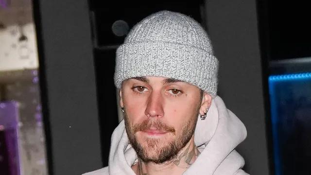 Justin Bieber offers prayer and support to stranded driver