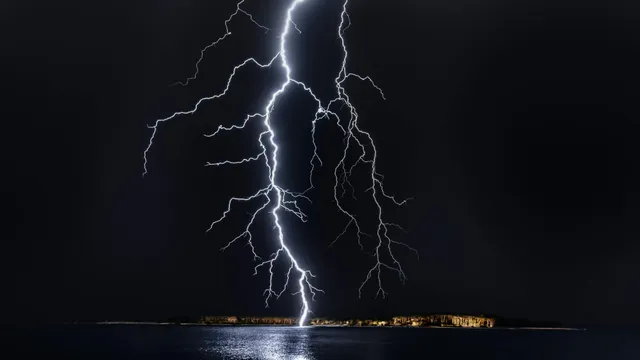 Mother and son tragically killed by lightning strike in Florida