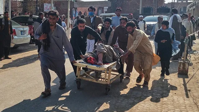 Motorcycle bomb kills at least two near police station in Pakistan