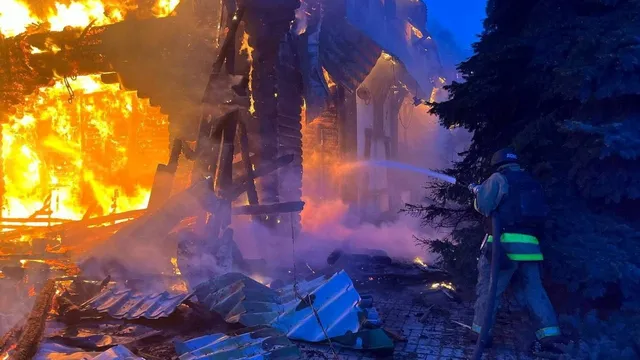 Ukraine faces intensified Russian attacks amid critical peace talks