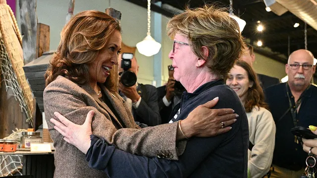 Kamala Harris" press pool earns recognition for outstanding coverage