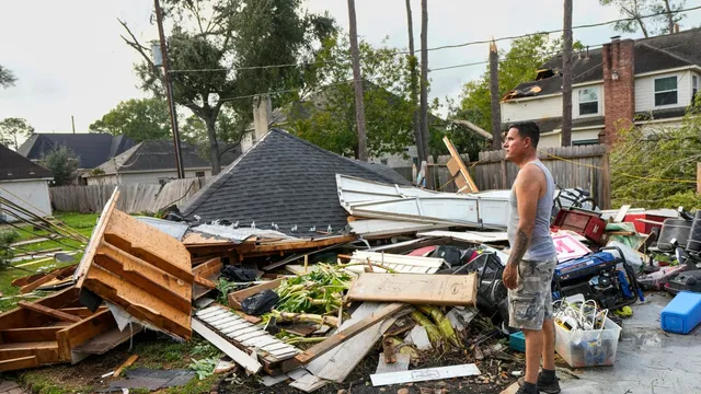 Tornado devastates over 100 homes near Houston