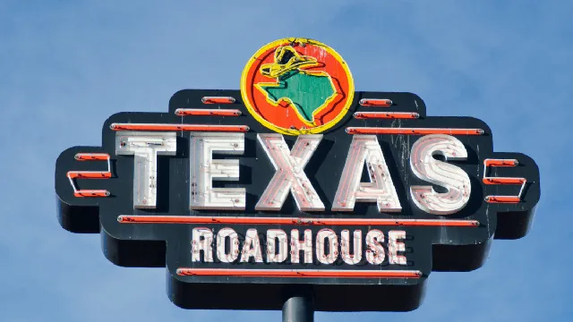 Texas Roadhouse plans to revolutionize dining with handheld tablets for servers