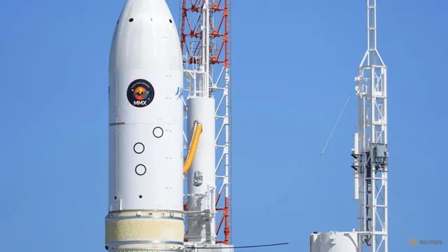 Japan launches historic round-trip mission to Mars moon Phobos