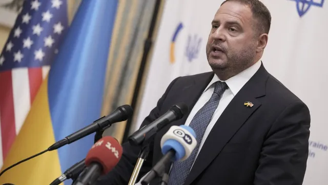 Zelensky stands by Yermak amid mounting corruption scandals