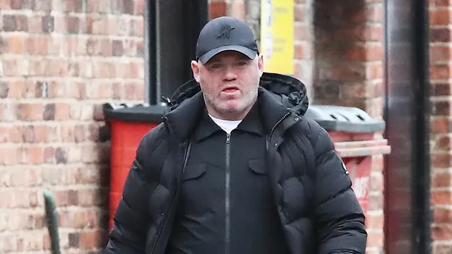 Wayne Rooney returns home to reunite with Coleen after her month-long absence