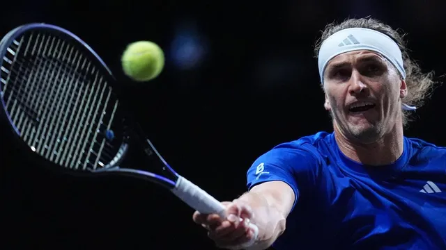 Alexander Zverev loses match at Laver Cup in London