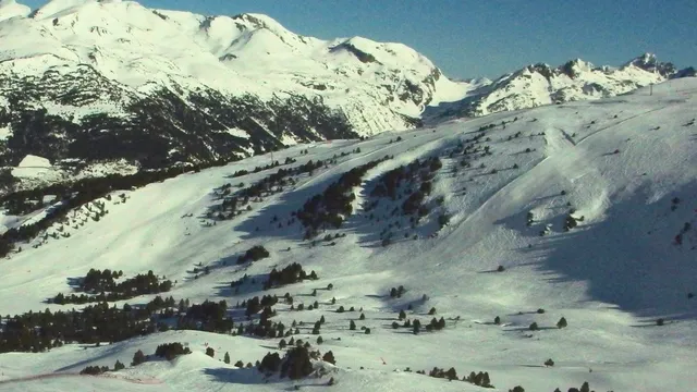 Balkan truck drivers protest EU rules by blocking borders