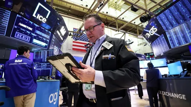 Wall Street plummets as AI concerns shake tech stocks