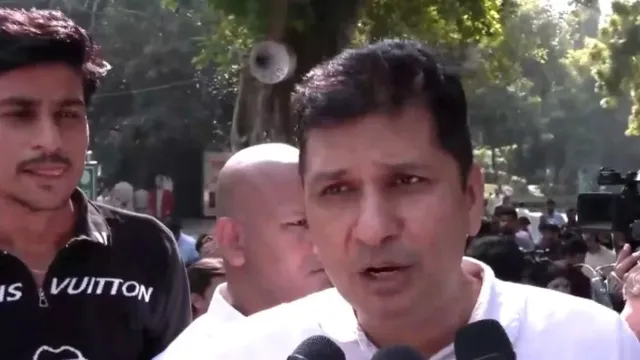 Delhi Police detain AAP leader Saurabh Bharadwaj during protest against Election Commission