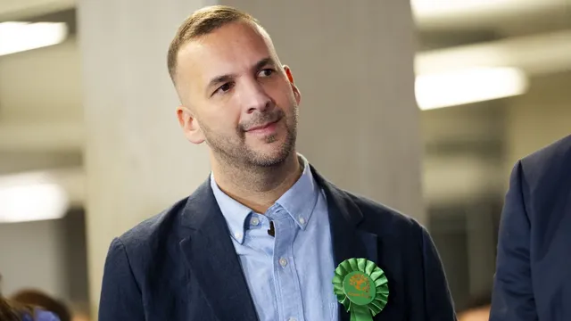 Green Party leader Zack Polanski's approval rating in Britain falls below Nigel Farage's before by-election