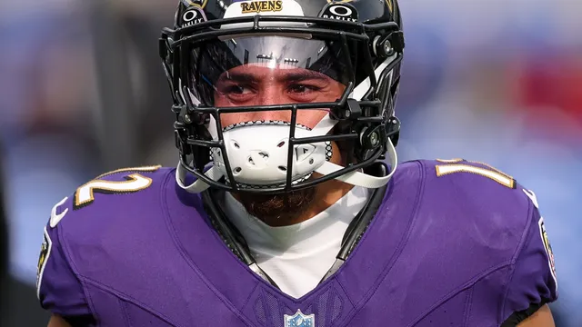 Chiefs bolster defense by signing Alohi Gilman and Kader Kohou