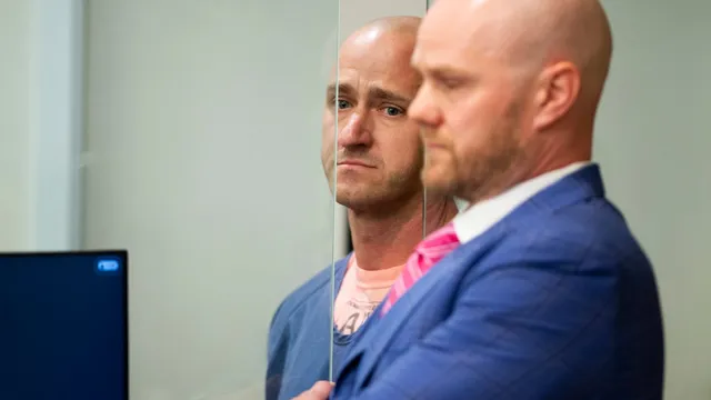 Pilot attempts to cut plane engines midair due to mental health crisis