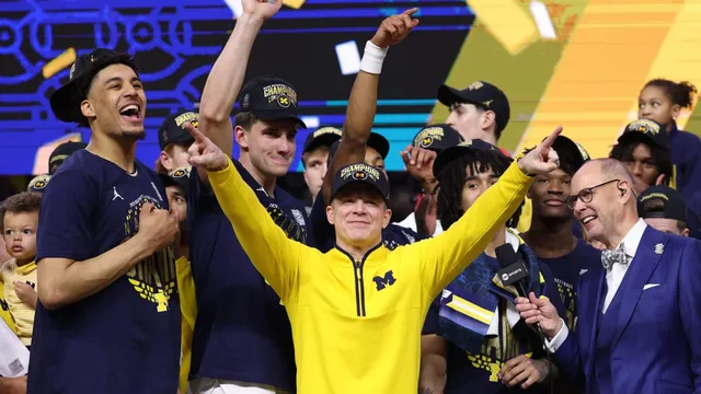 Dan Hurley commits to UConn despite coaching rumors