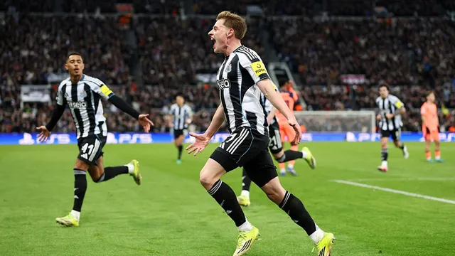 Barcelona crushes Newcastle to secure quarter-final spot
