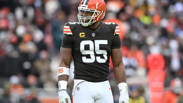 Myles Garrett confronts Jauan Jennings over trash talk