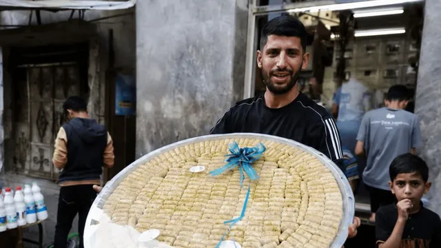Gaza students celebrate Tawjihi results despite losing over 1,100 peers